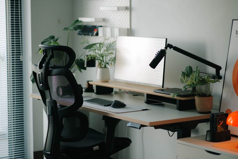 Desk Setup Tips for Focus and Comfort